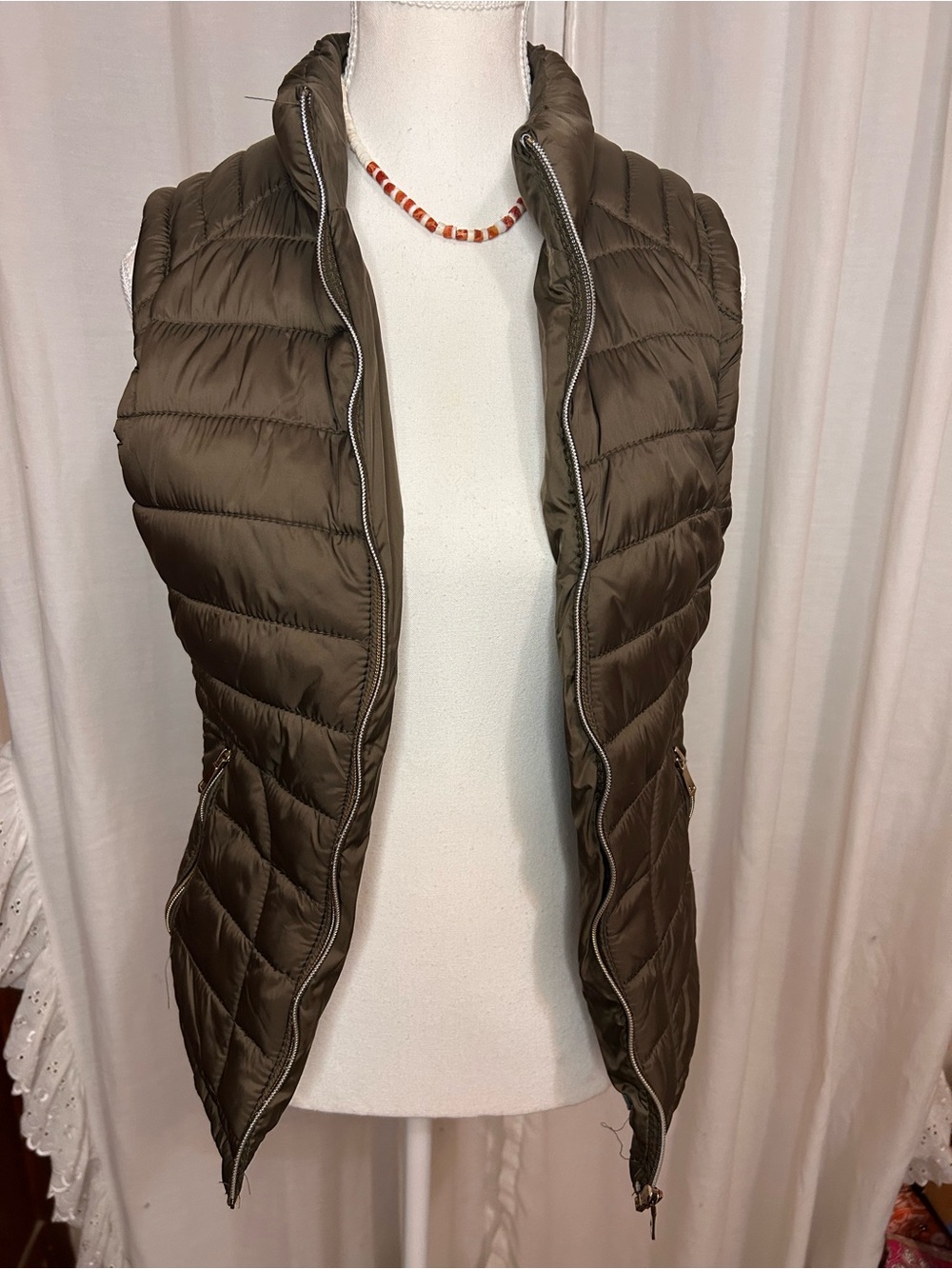 YMI Collection Women's M Puffer Vest Olive Green Fitted Full Zip Lightweight